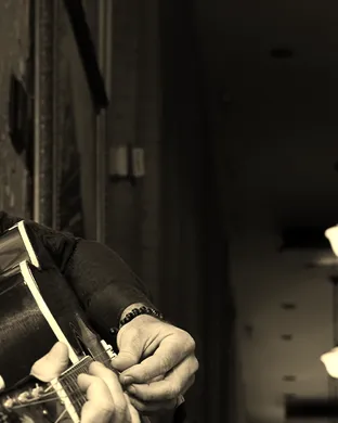 Charles Esten